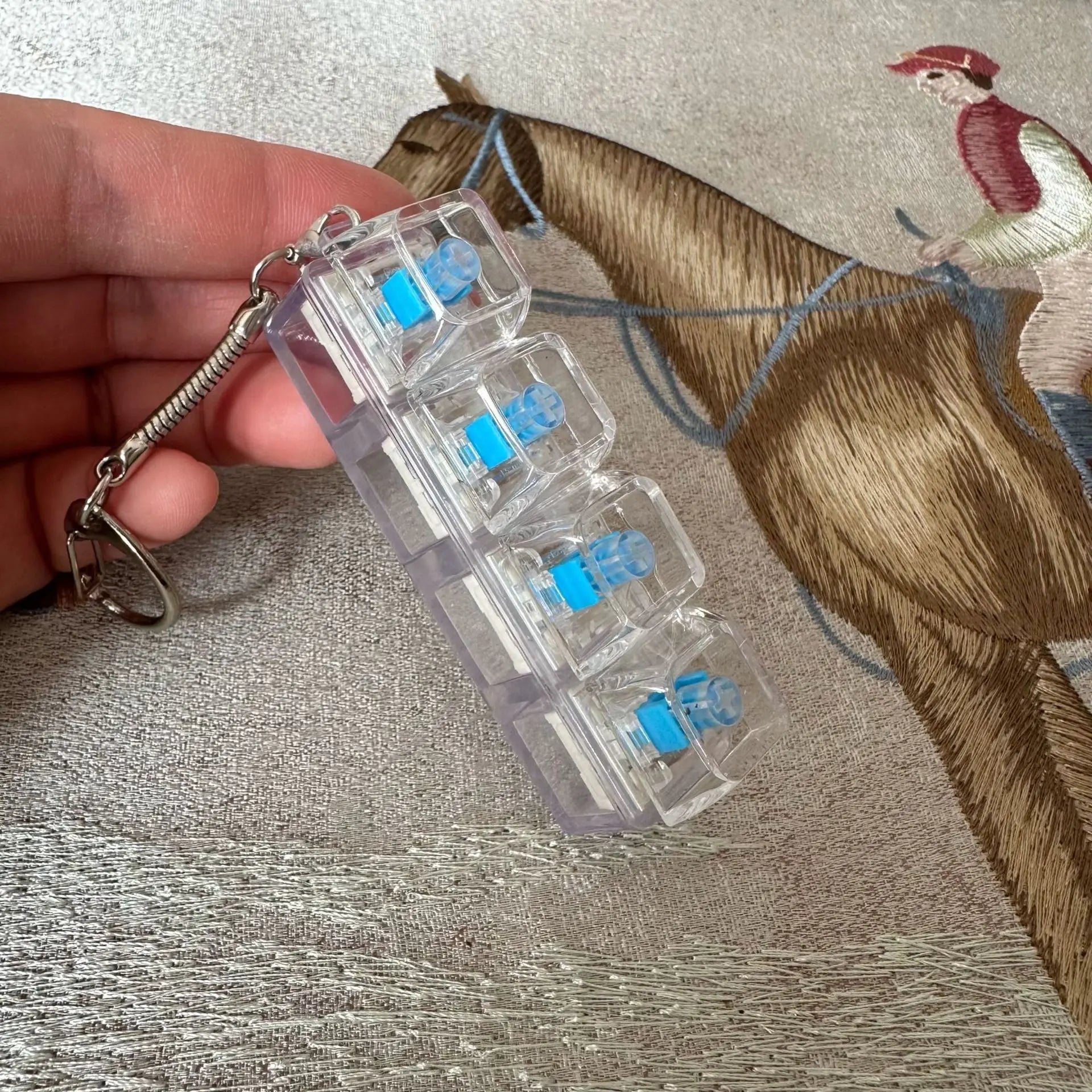 LED Light Up Keyboard Key Keychain Stress Relief Fidget Clickable Button 4-key Mechanical Keyboard Pressure Reducing Key Chain