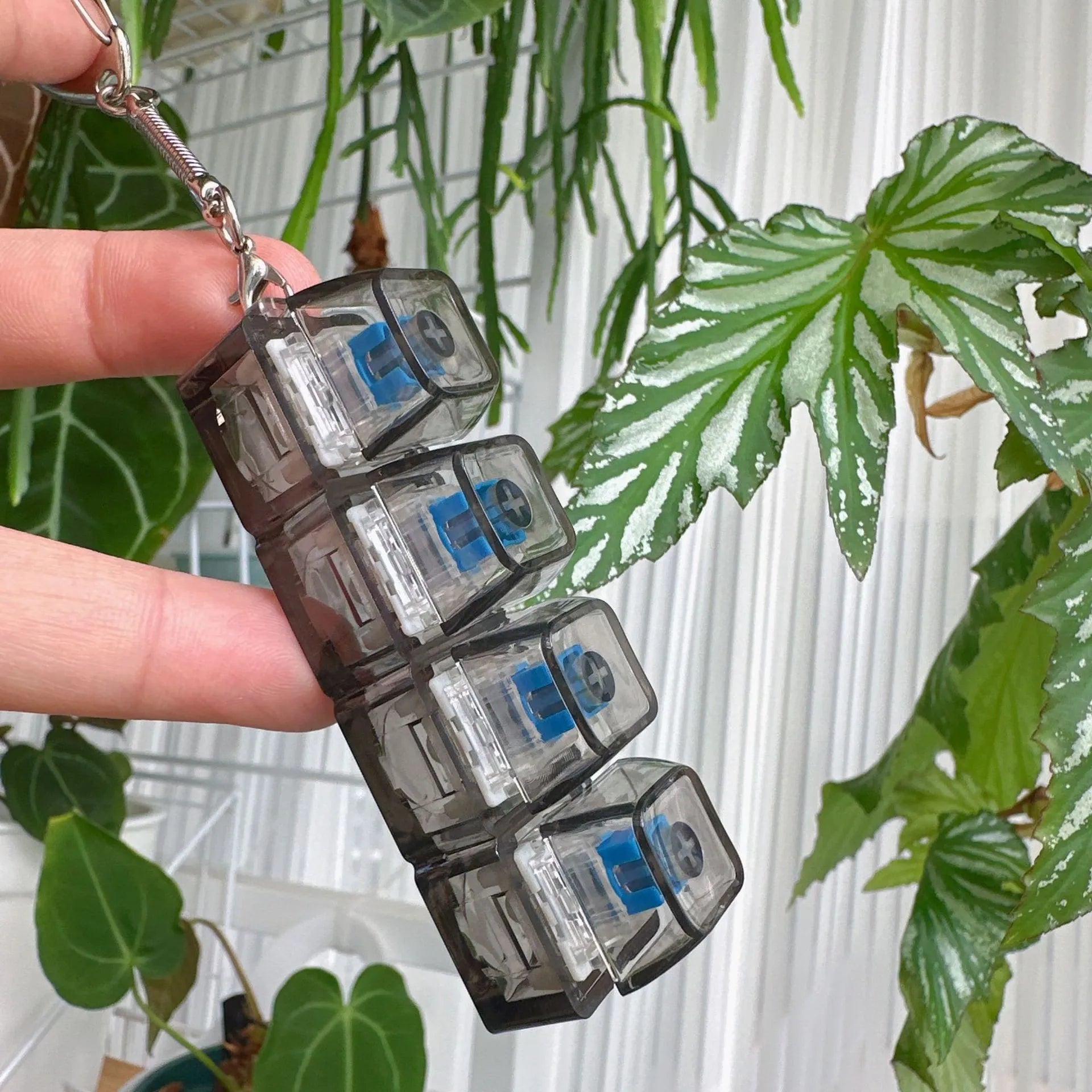 LED Light Up Keyboard Key Keychain Stress Relief Fidget Clickable Button 4-key Mechanical Keyboard Pressure Reducing Key Chain