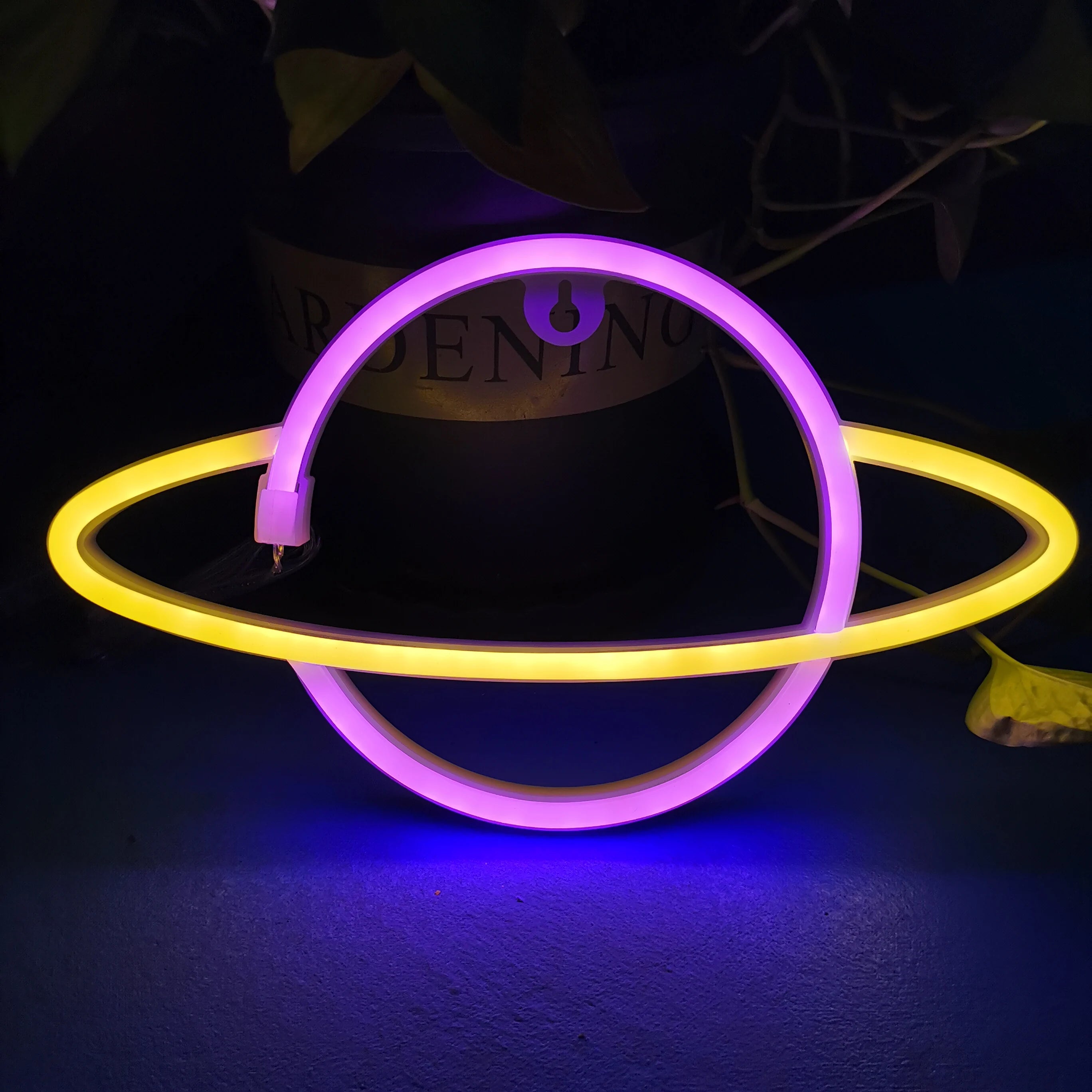 1 Piece Indoor Room Cozy Planet Decoration Night Light, Pink-Blue Wall Decoration Game Room Themed Party Decorations Boys' Gift USB or Battery Powered (Battery Not Included)