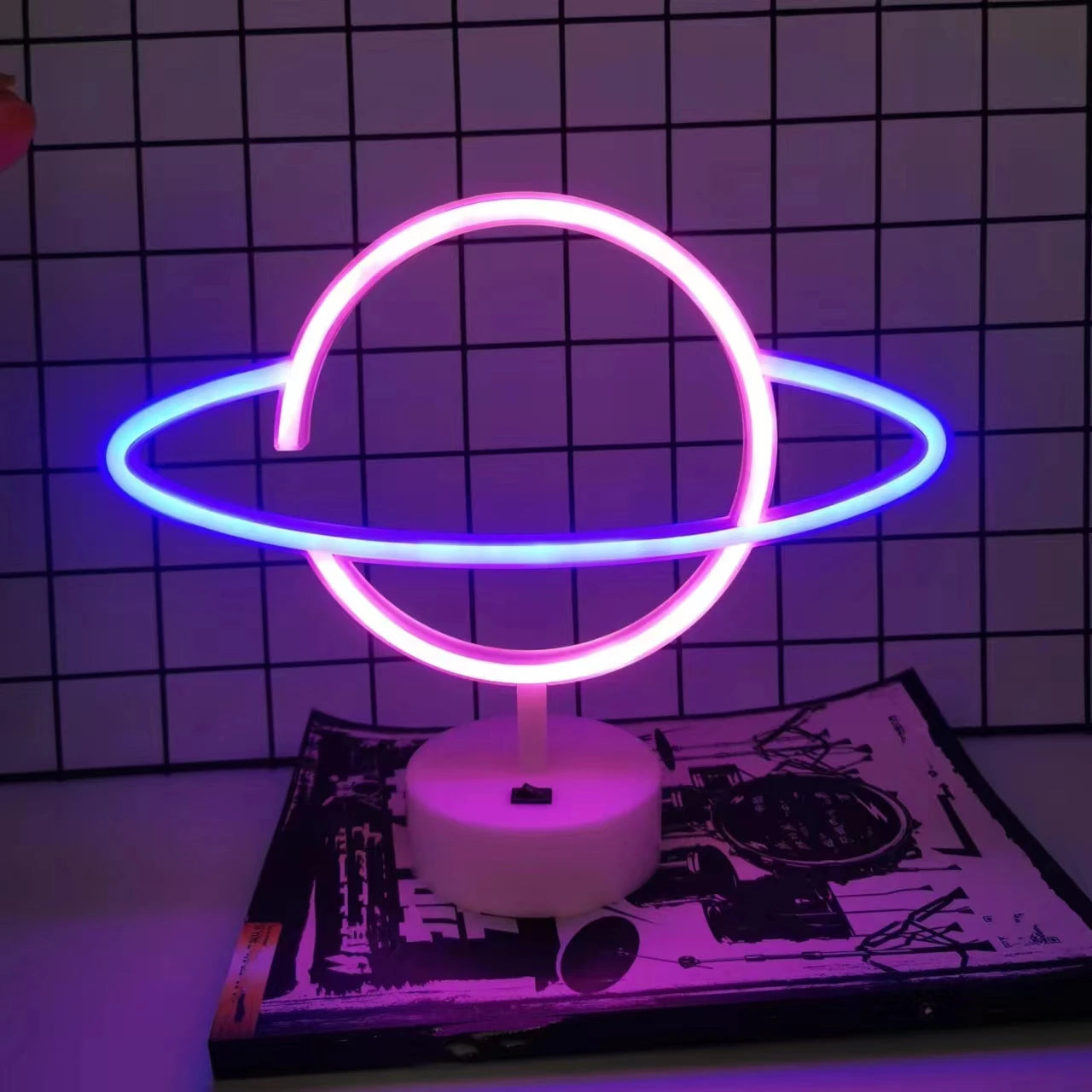 1 Piece Indoor Room Cozy Planet Decoration Night Light, Pink-Blue Wall Decoration Game Room Themed Party Decorations Boys' Gift USB or Battery Powered (Battery Not Included)